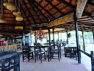 Hotel Sapana Village alojamiento Chitwan Exterior foto